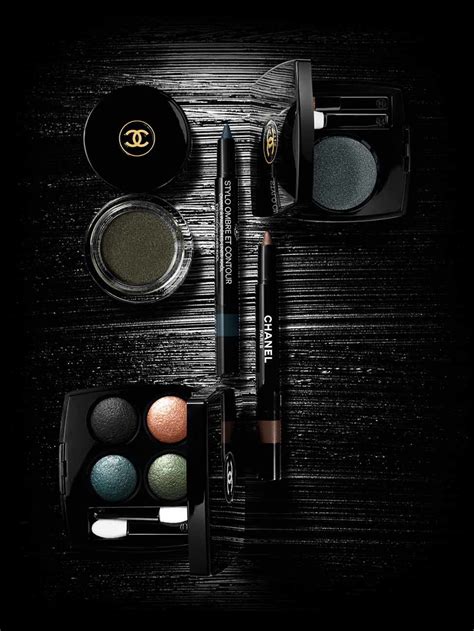 CHANEL Eyes Collection Eyeliner .